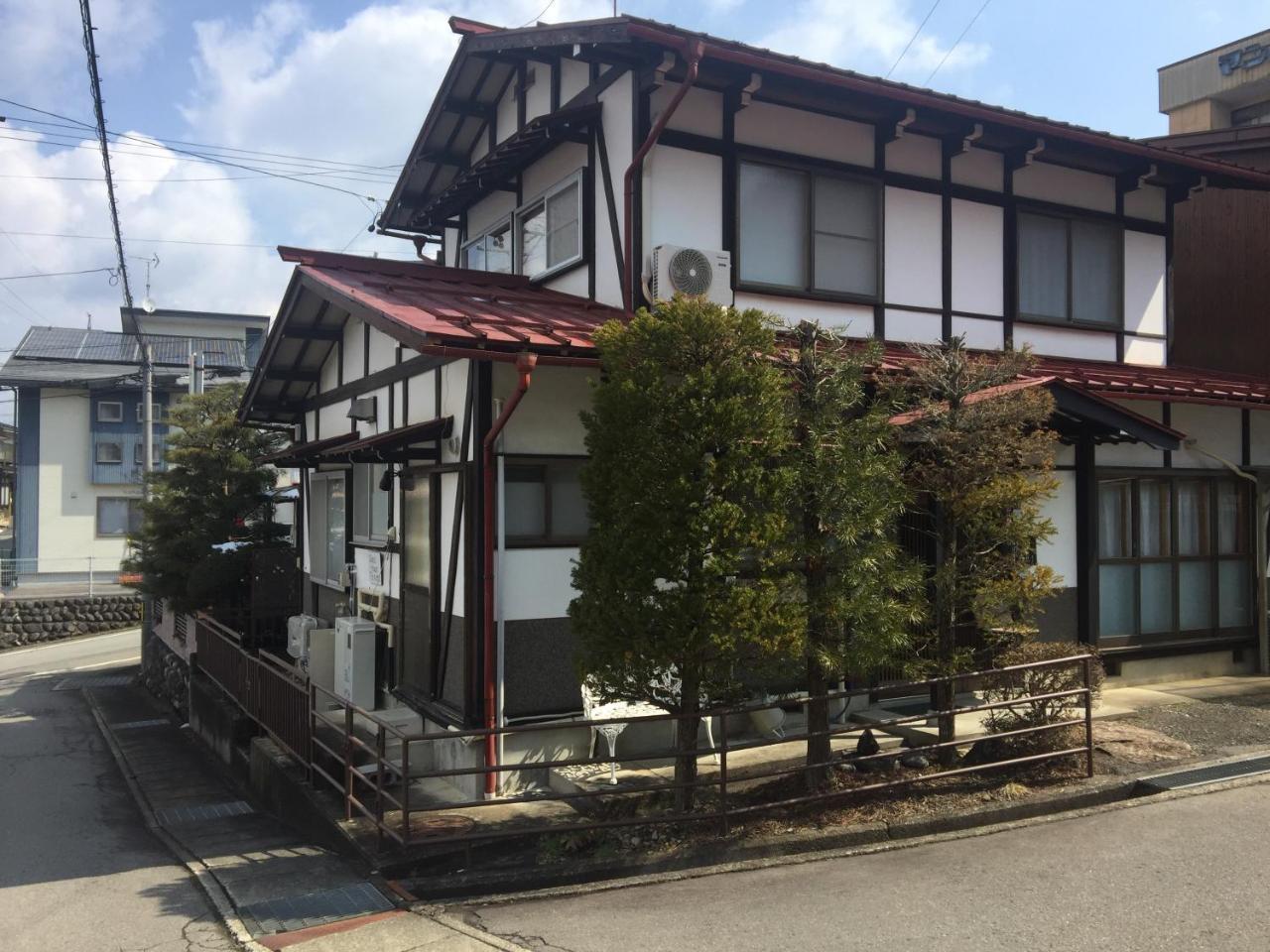Guest House Hinode ทาคายาม่า ภายนอก รูปภาพ